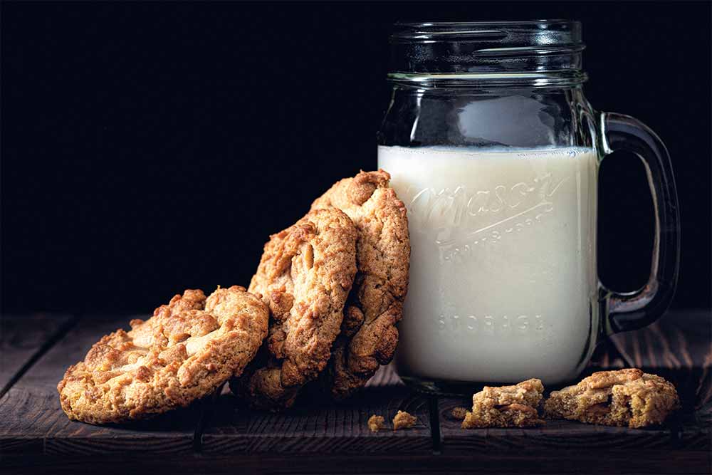 milk in a glass and cookies